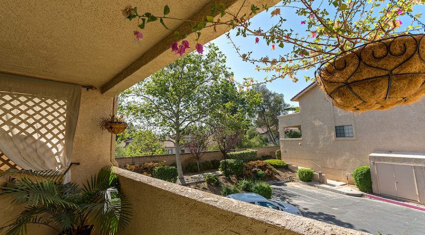 04-Patio 1-1592 Charterwood Ct