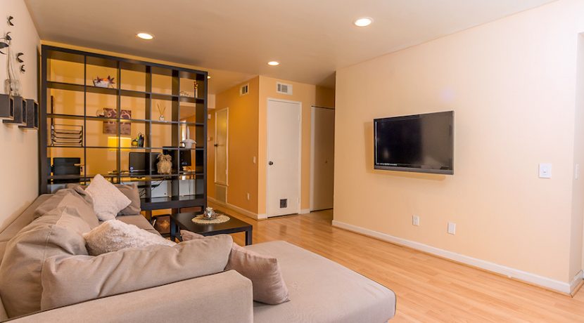05-LivingSpace3-1592 Charterwood Ct