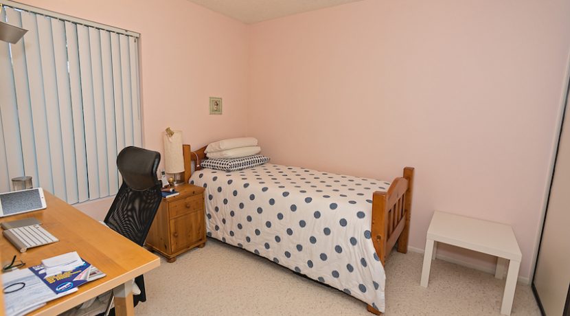12-Bedroom01