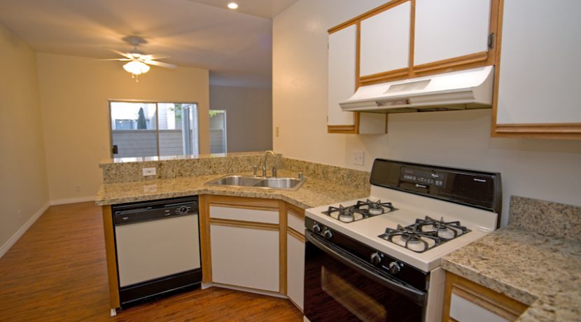 205-VIA-COLINAS---KITCHEN1