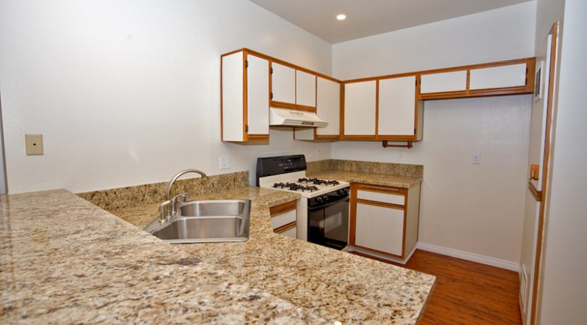 205-VIA-COLINAS---KITCHEN2