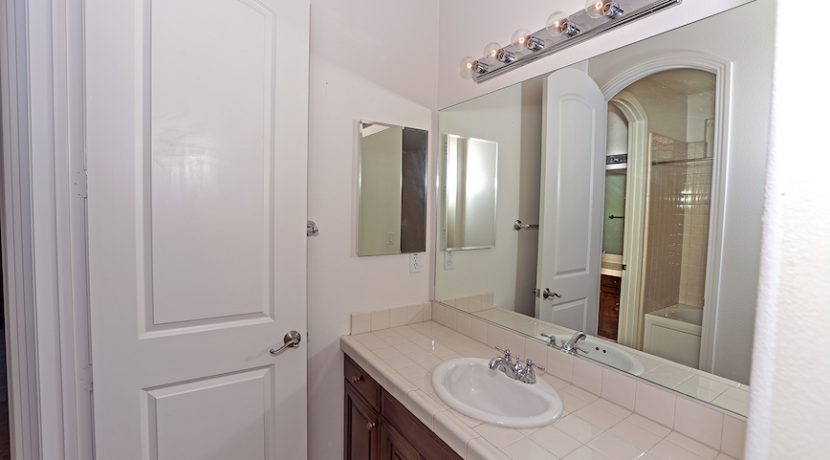 22 Small Shared Bath - 1920 HAZEL NUT CT - AG