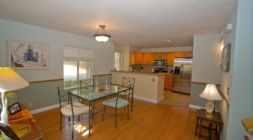 340-VIA-COLINAS-DINNING-AREA-KITCHEN