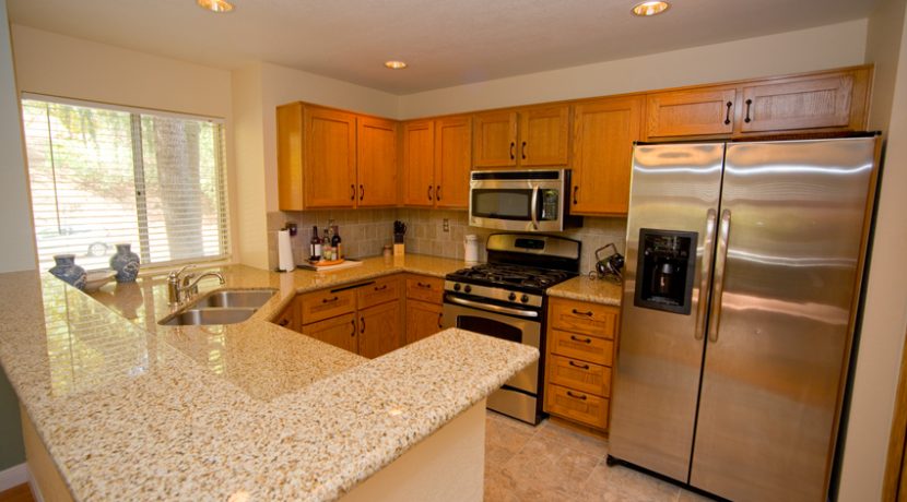 340-VIA-COLINAS-KITCHEN-02