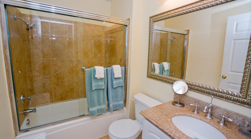 340-VIA-COLINAS-MASTERBATH-01