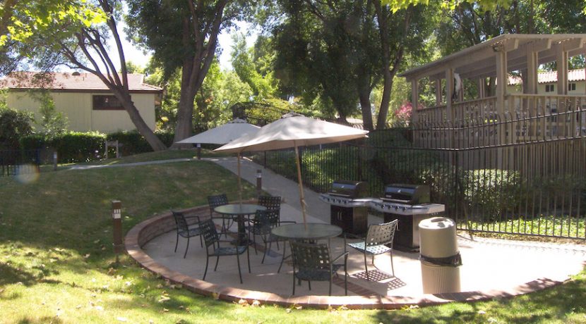 BBQArea2-100_4730