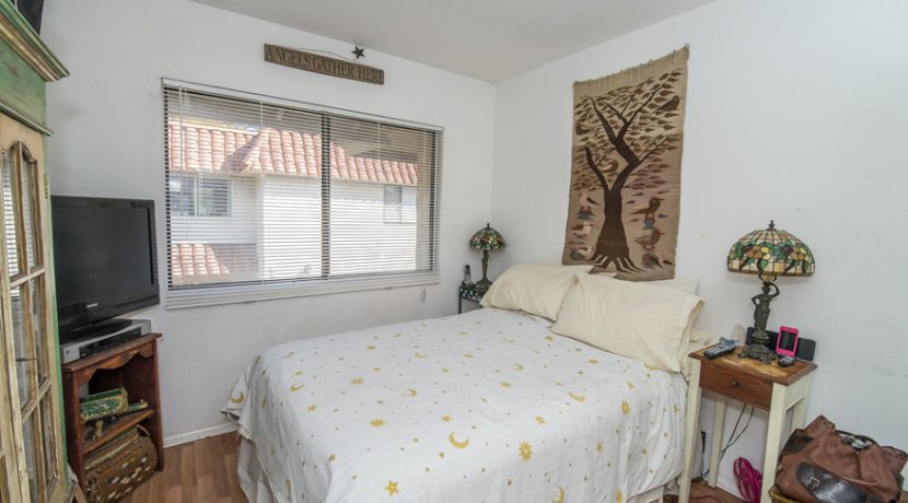 09 - Bedroom