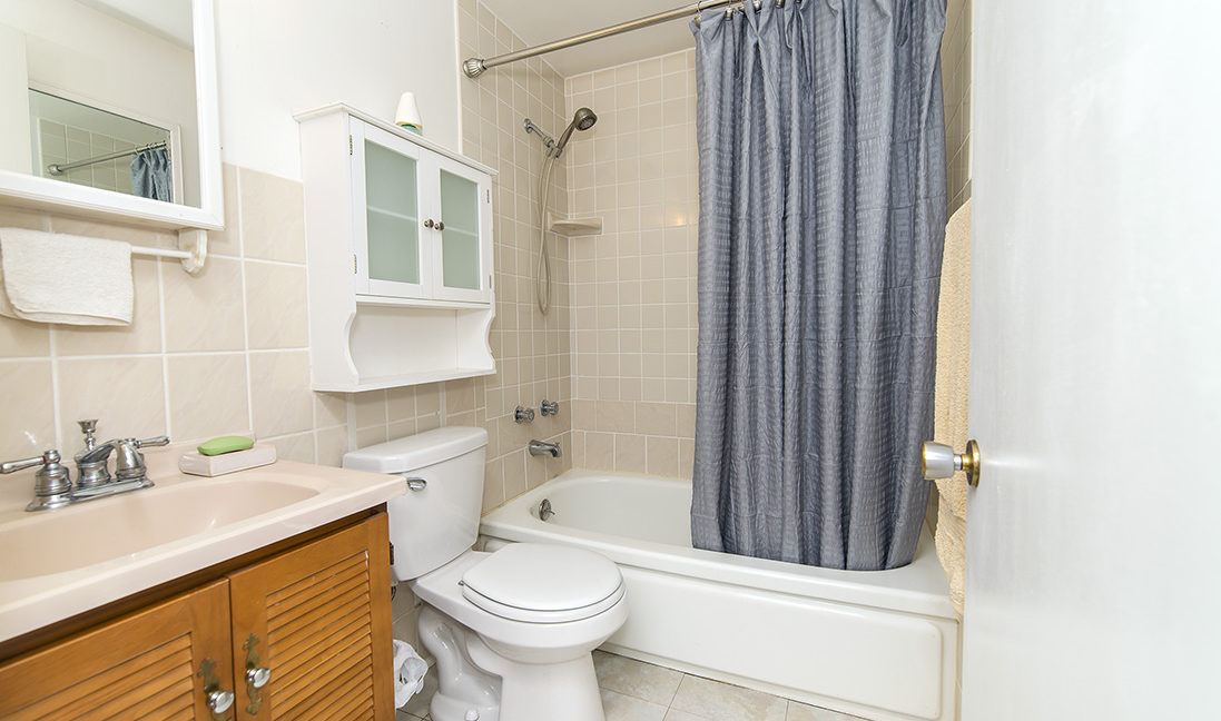 163 Galsworthy Street, Thousand Oaks - Full Bathroom