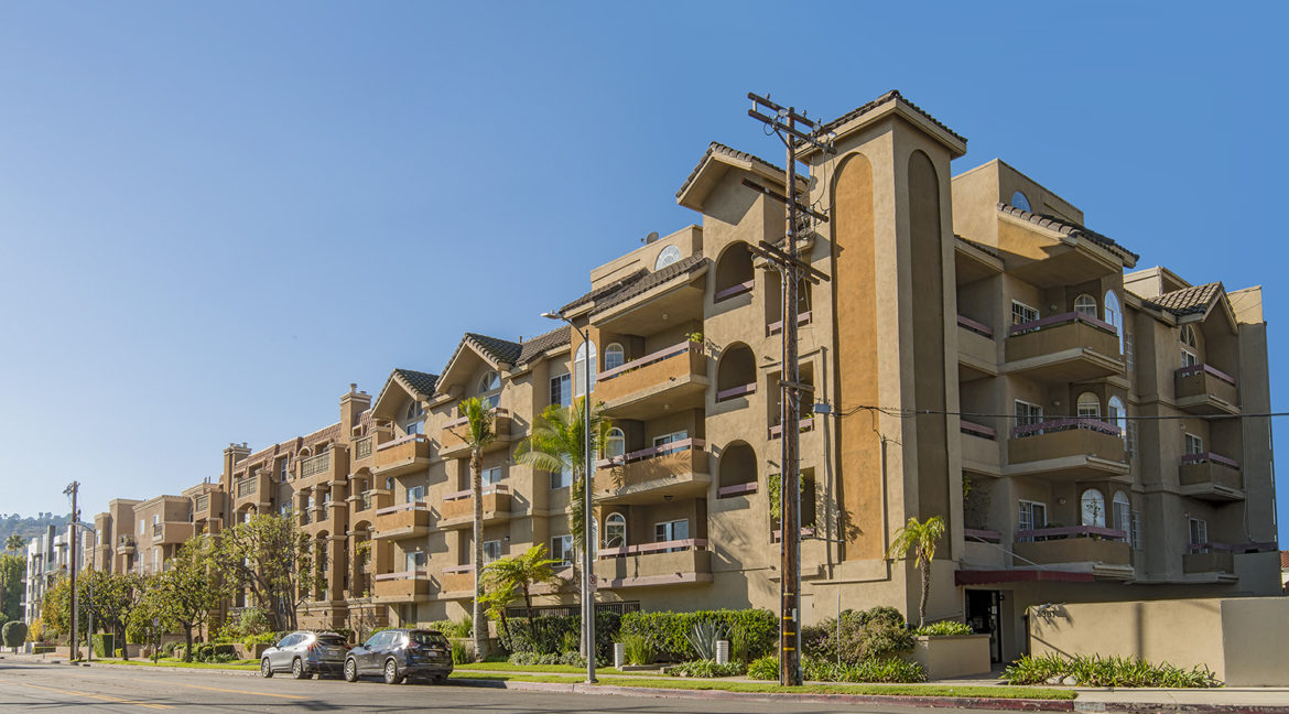 4301 Fulton #206, Sherman Oaks - Exterior of Building from the Street View