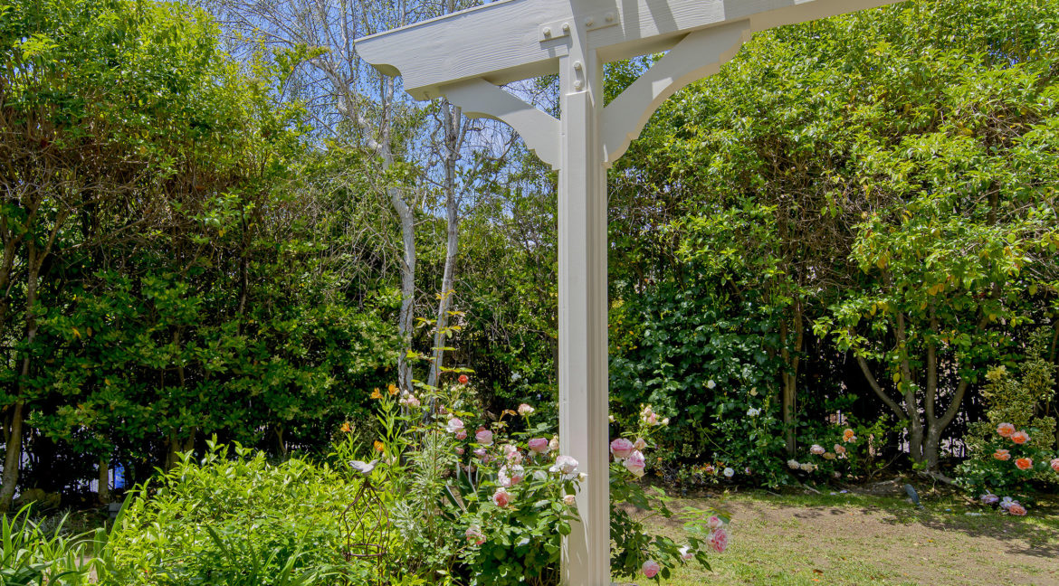 267 Stonecreek Court, Lake Sherwood - Backyard Garden and Pergola Detail