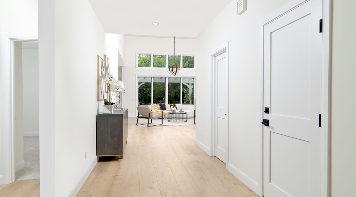 267 Stonecreek Court, Lake Sherwood - Entry Hallway to Main Room