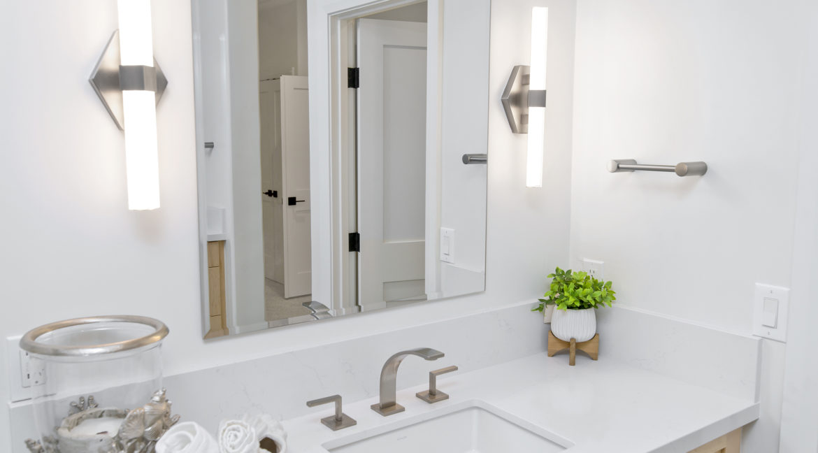 267 Stonecreek Court, Lake Sherwood - Main bathroom vanity
