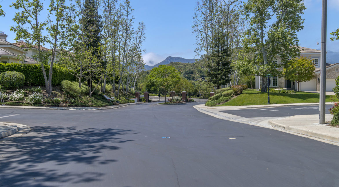 267 Stonecreek Court, Lake Sherwood - Street view of main entrance to neighborhood