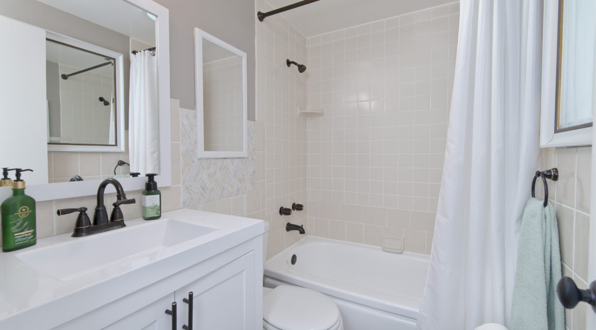 163 Galsworthy Street Thousand Oaks - First Full Bathroom