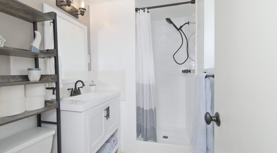 163 Galsworthy Street Thousand Oaks - Main Bathroom