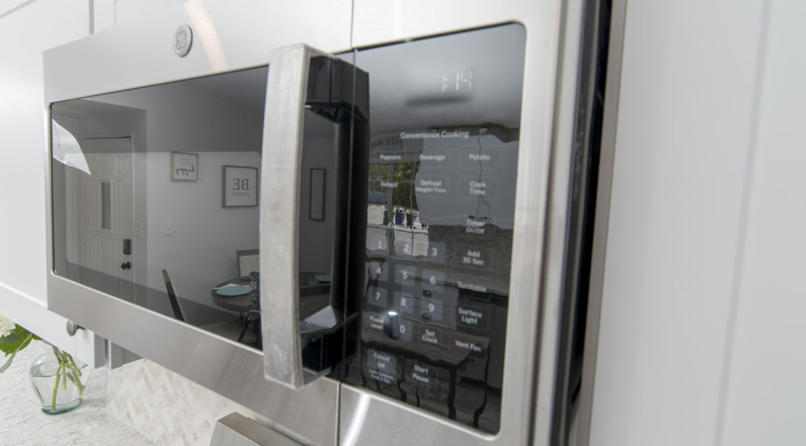 163 Galsworthy Street Thousand Oaks - Detail of New Under Cabinet Microwave