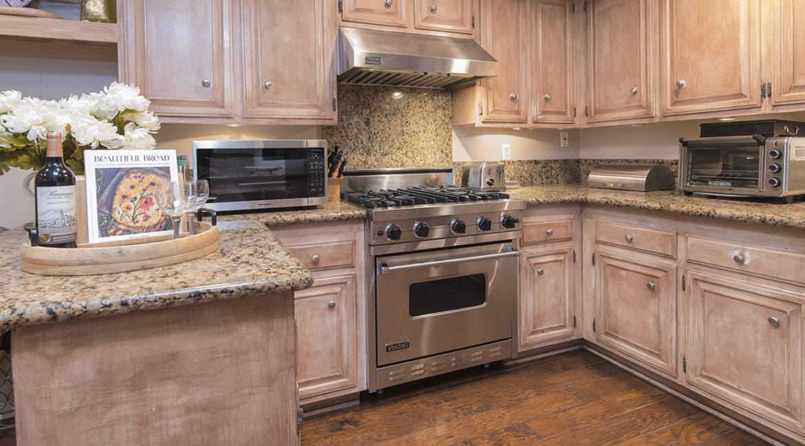 Kitchen oven and workspace